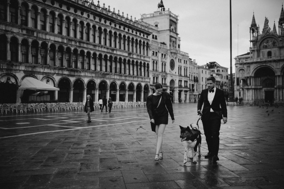 venice anniversary photographer - american akita piazza san marco