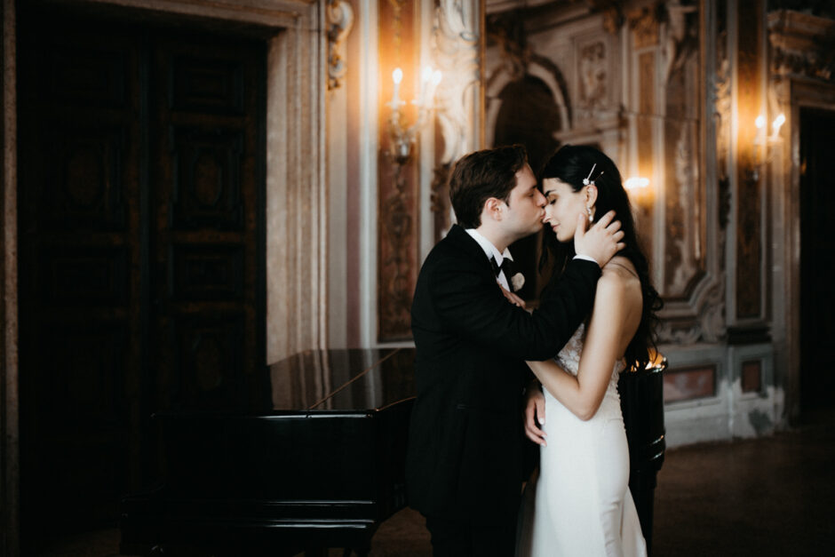 wedding part at palazzo ca zenobio degli armeni - wedding photographer Kinga Leftska