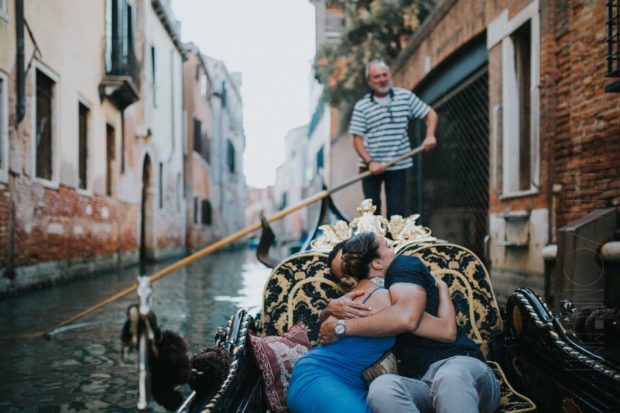 Gondola Proposal Venice Italy - Surprise Engagement Grand Canal - Kinga Leftska-3322