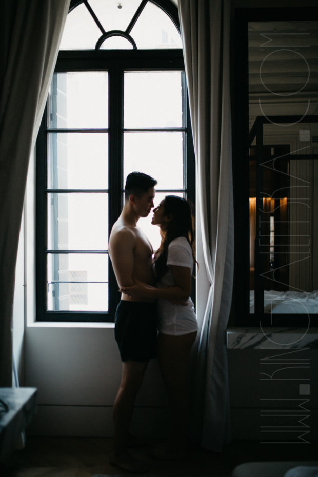 Venice photographer - Italy- intimate indoor couples shoot - engagement session Venice - Venice surprise proposal - Bathroom session - intimate bedroom couples shoot - couple bath-6605