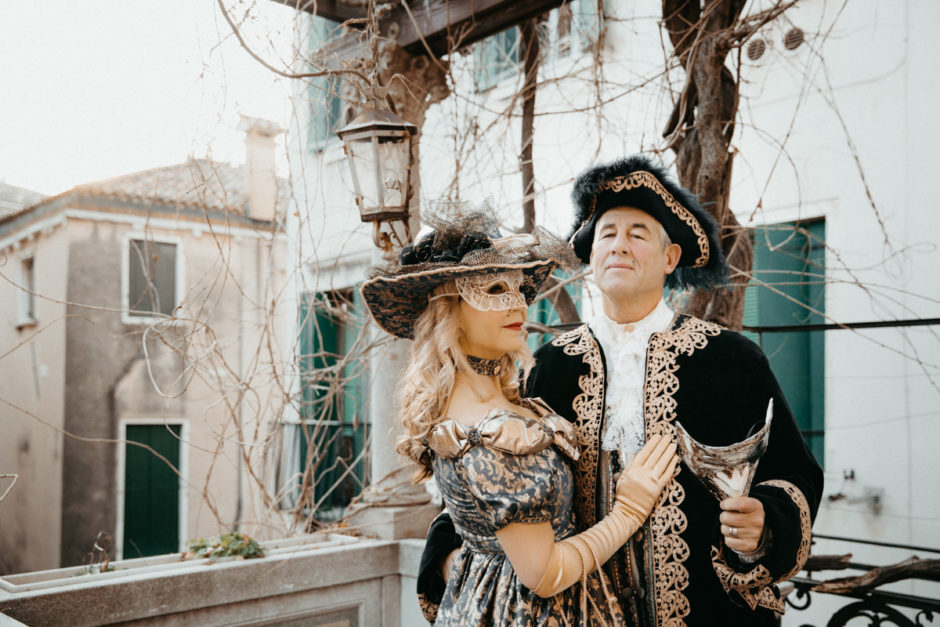 venice carnival photographer - carnival costumes - carnival ball in Venice