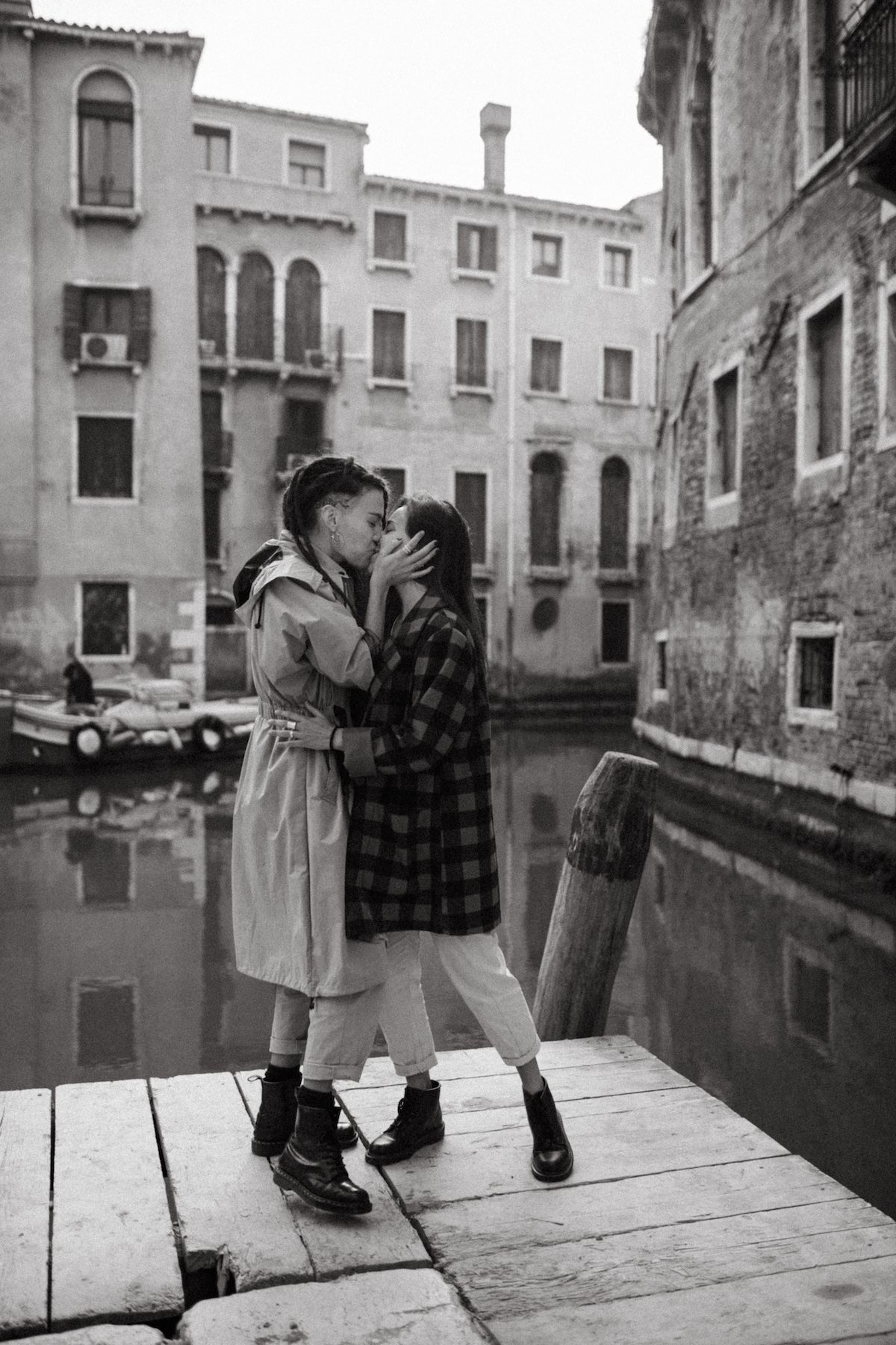lesbian couple photo shoot in italy
