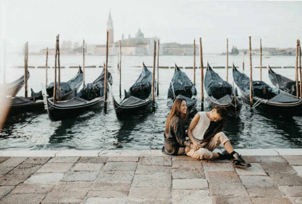 northern italy photographer riva degli schiavoni sunrise with gondolas